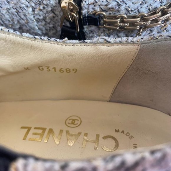 CHANEL TWEED ANKLE BOOTS WITH LOGO CHARMS - Picture 7 of 16